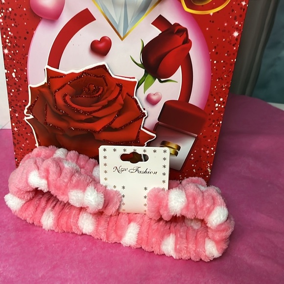 Valentines Day Beauty Bundle - Picture 3 of 6